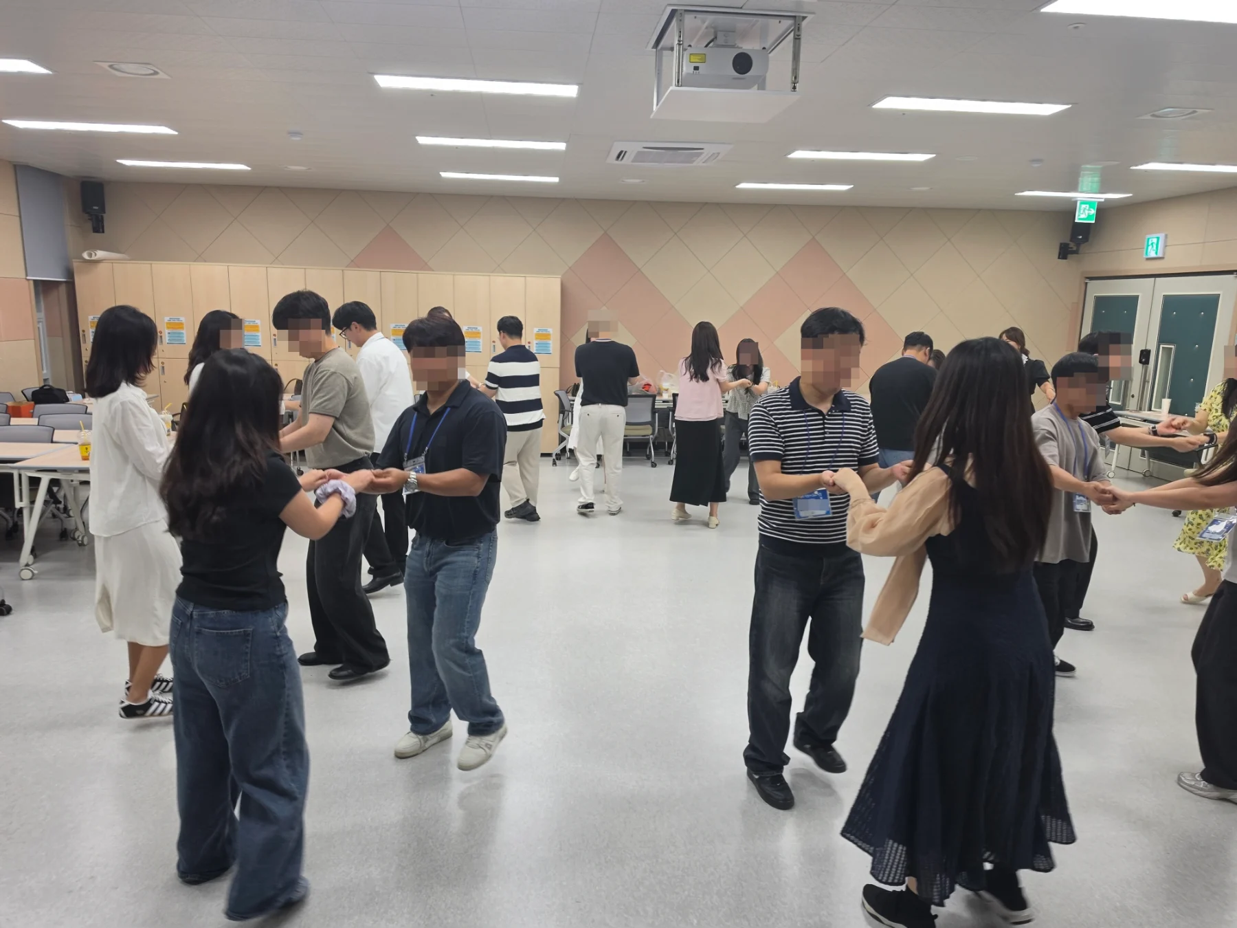 청춘 Solo 탈출 프로그램 레크/포크댄스 현장 사진 5