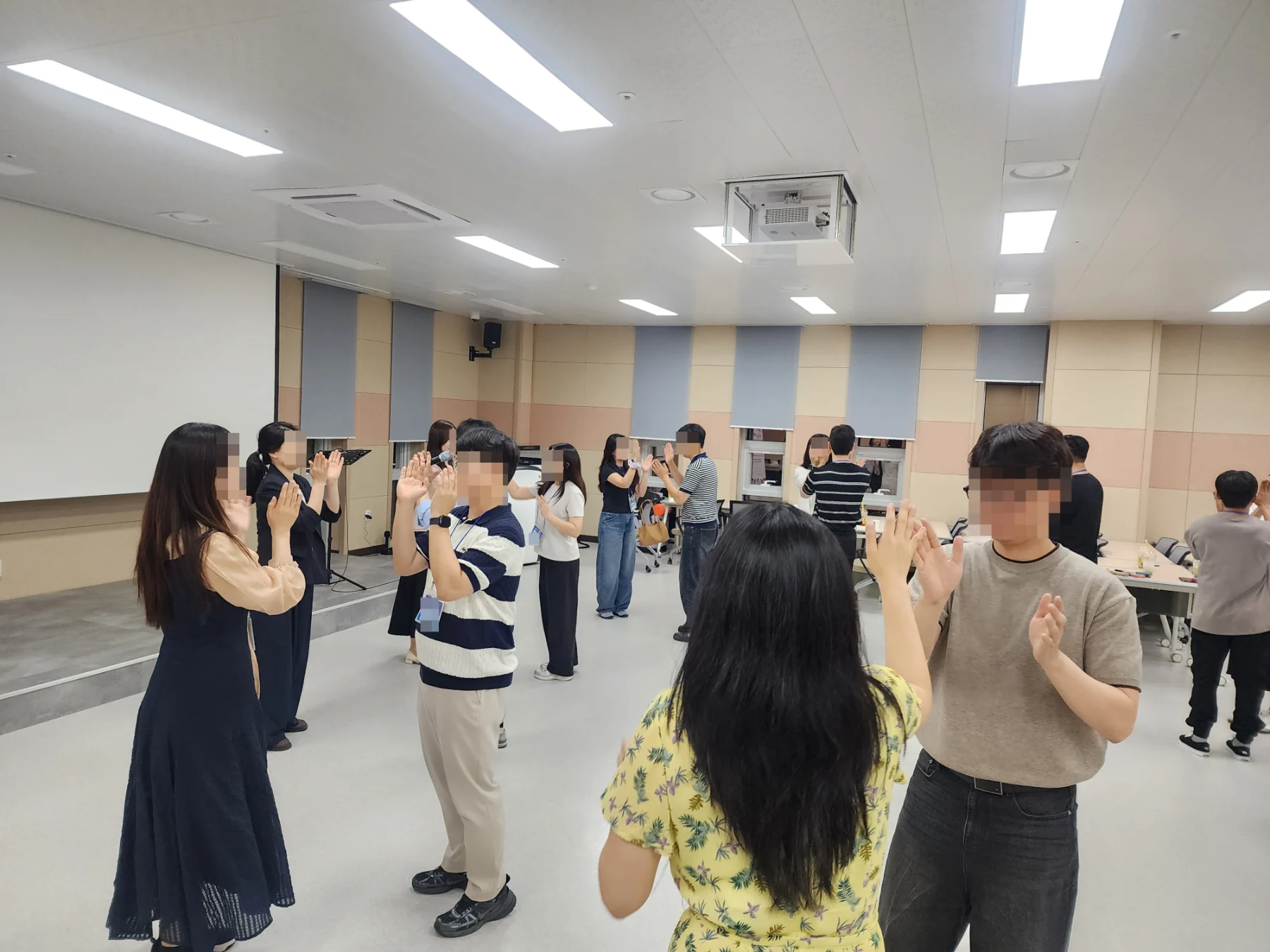 청춘 Solo 탈출 프로그램 레크/포크댄스 현장 사진 1